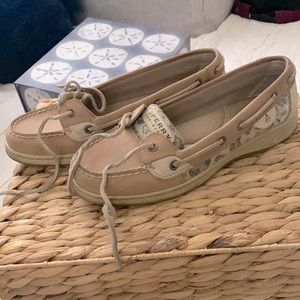 Sperry Top Sliders size 8m. Leopard (small) sequins print. Arch support.